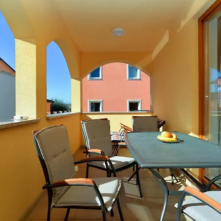 Apartment Marin 1807 アパート *