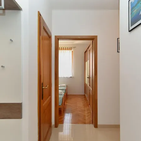 アパート Apartment Marin 1807