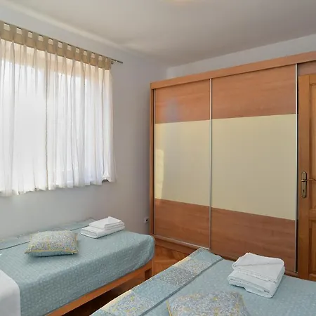 Apartment Marin 1807 アパート *