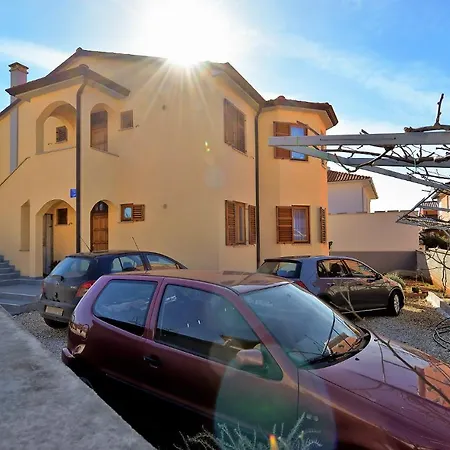 Apartment Marin 1807 アパート *